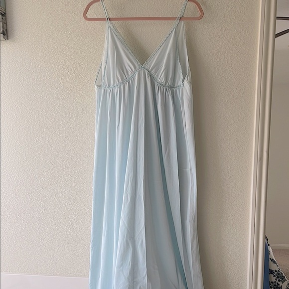 (3 for $19) Vintage Elegant Light Blue Women's Nightgown. Size 8/10 - Picture 1 of 7
